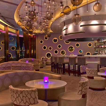 Four Seasons Hotel Doha Exterior foto The bar at the Wynn