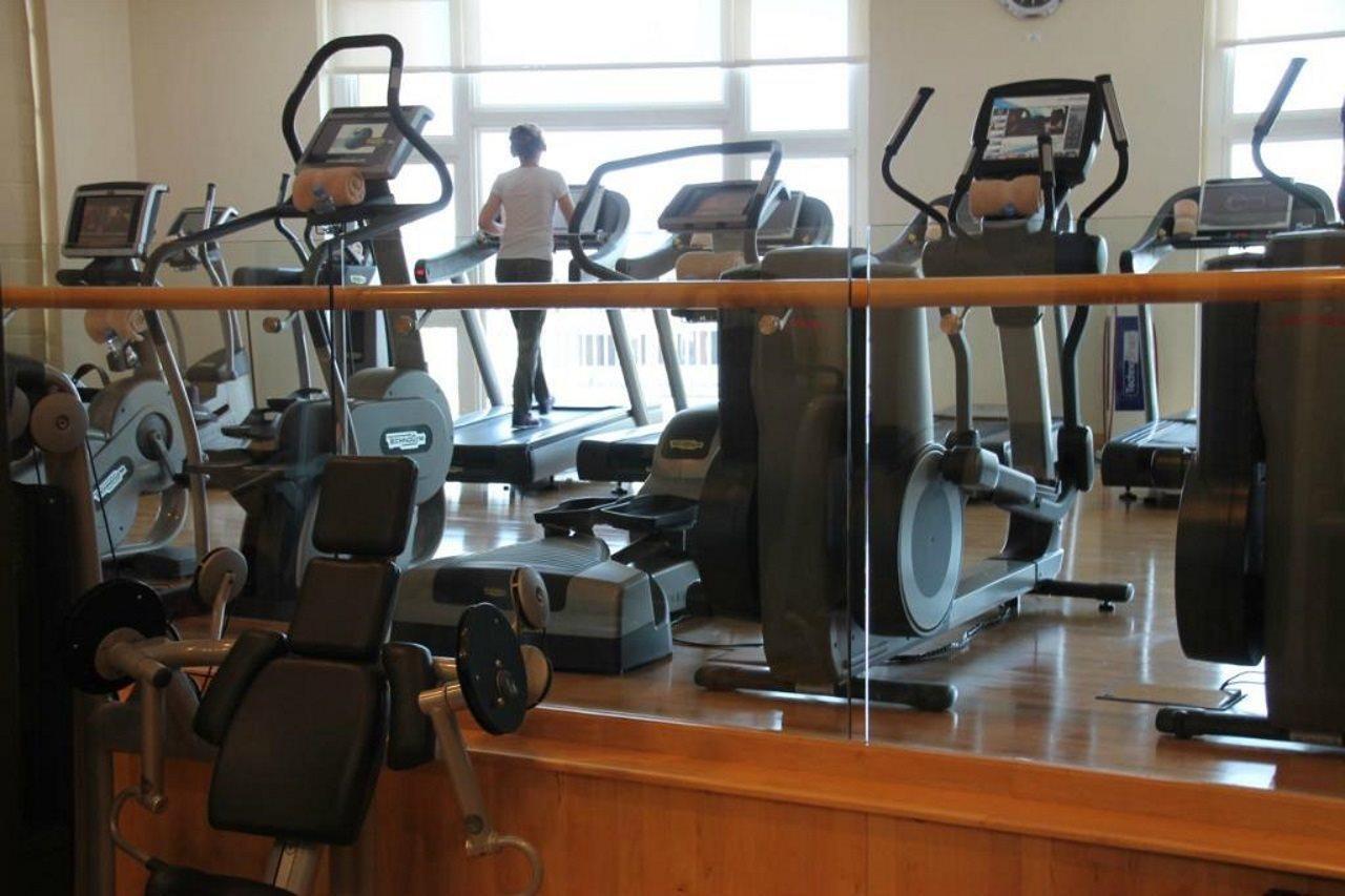 Four Seasons Hotel Doha Exterior foto Elliptical cross trainer