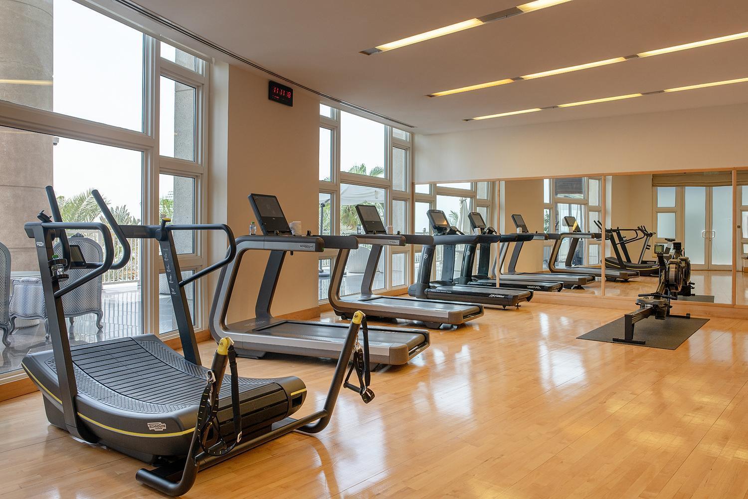 Four Seasons Hotel Doha Exterior foto The gym at the hotel