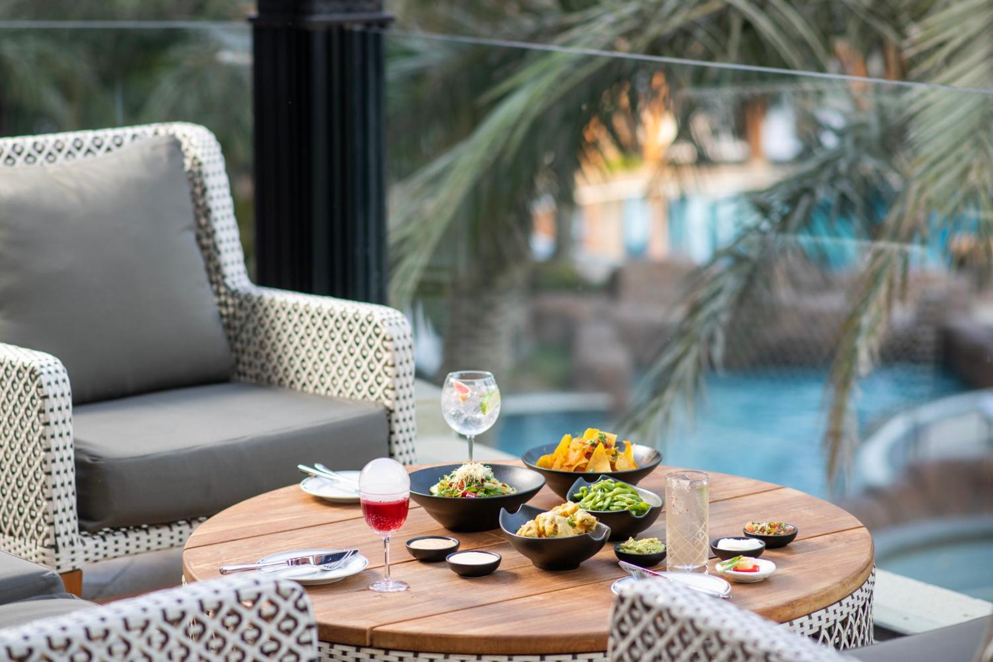 Four Seasons Hotel Doha Exterior foto The Pool Bar